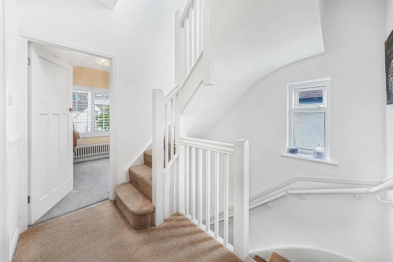 Connaught Avenue, North Chingford, E4, photo 22