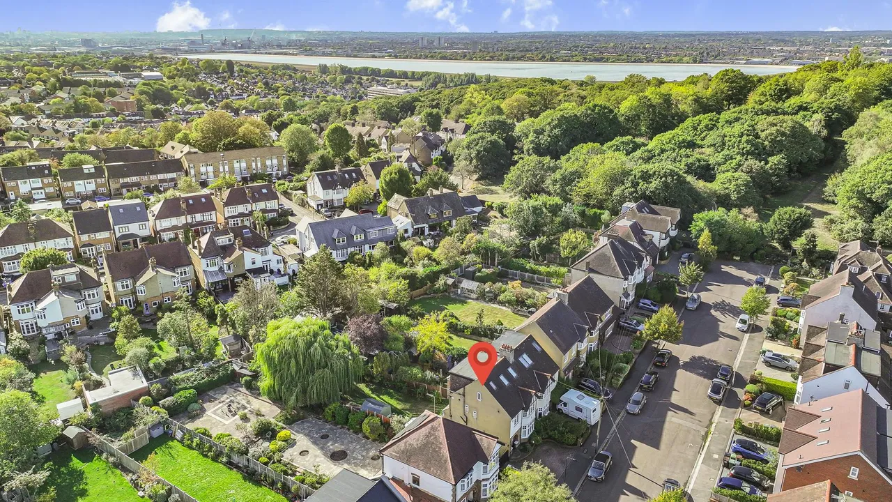 Connaught Avenue, North Chingford, E4, photo 31