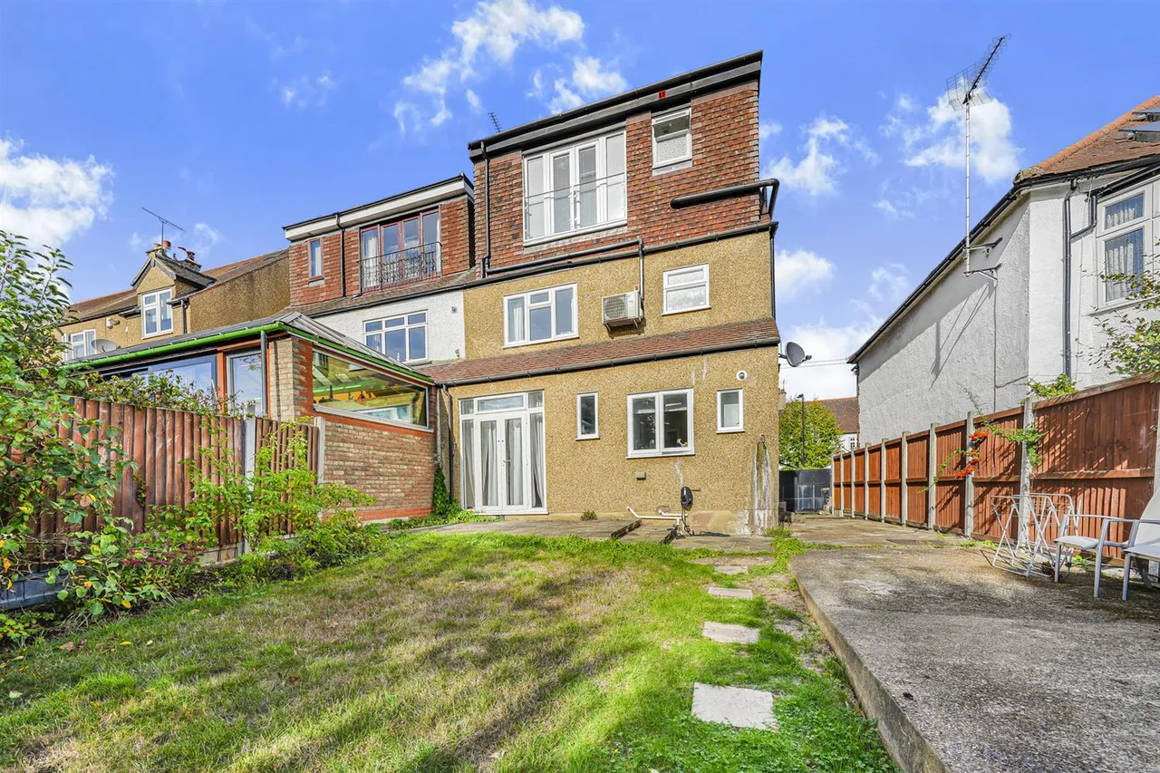 Connaught Avenue, North Chingford, E4, photo 17