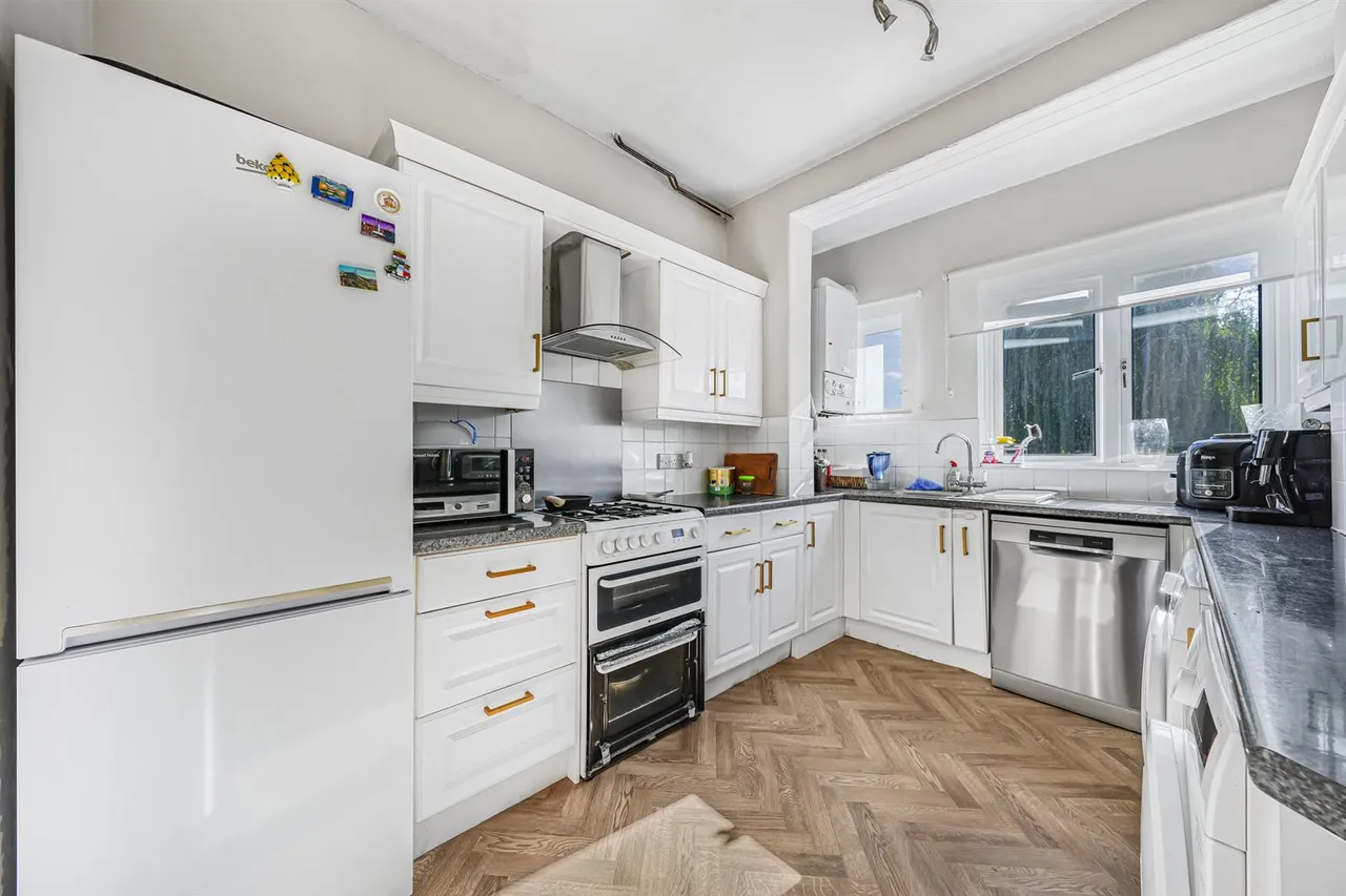 Connaught Avenue, North Chingford, E4, photo 3