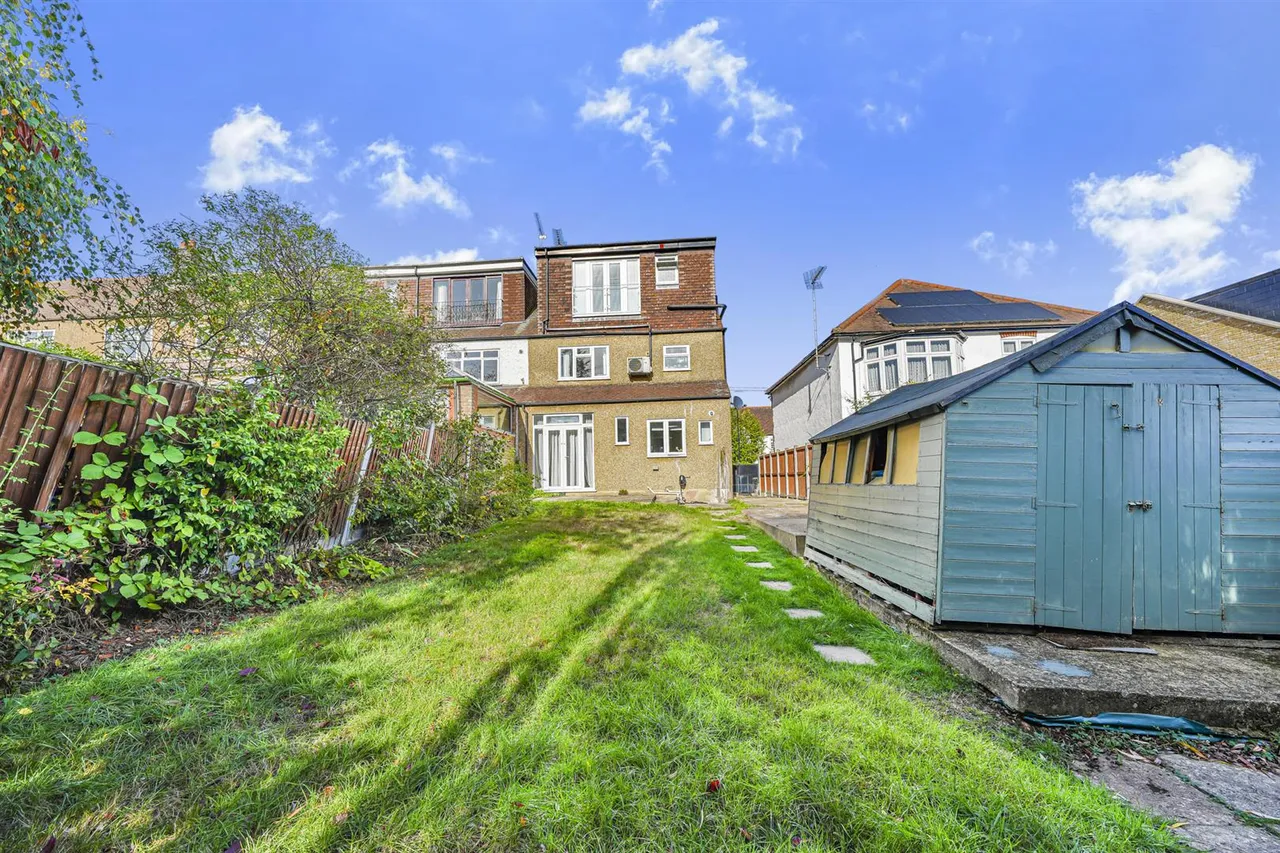 Connaught Avenue, North Chingford, E4, photo 16