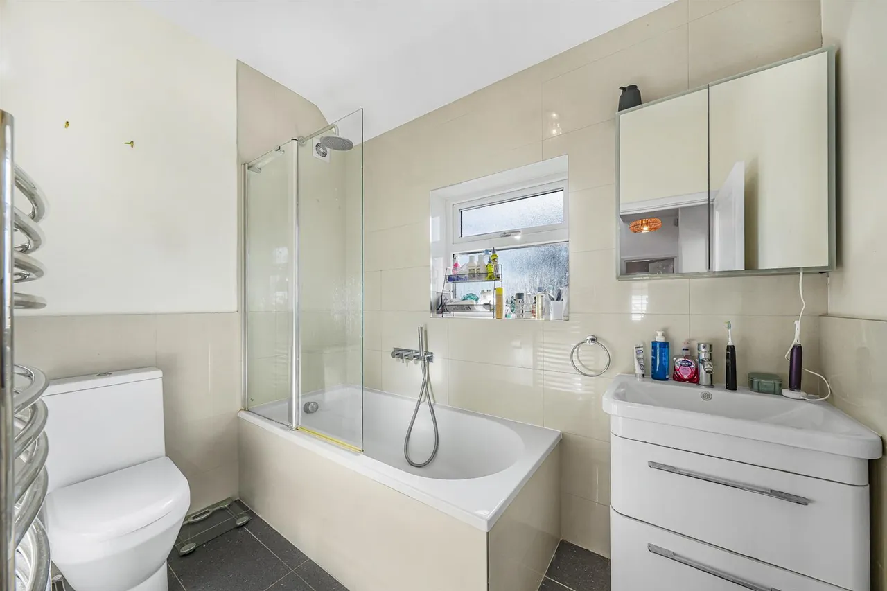 Connaught Avenue, North Chingford, E4, photo 23