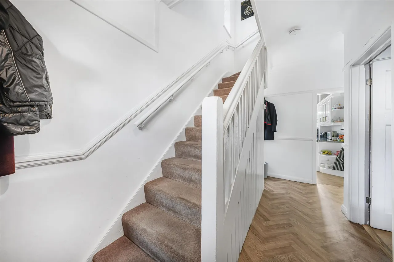 Connaught Avenue, North Chingford, E4, photo 8