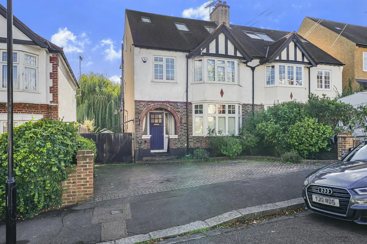 4 bed house for sale, Connaught Avenue, North Chingford, E4