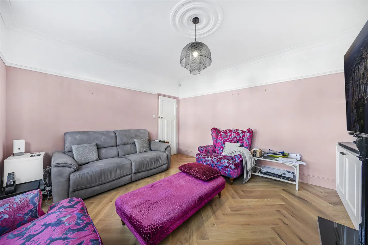 Connaught Avenue, North Chingford, E4, photo 10