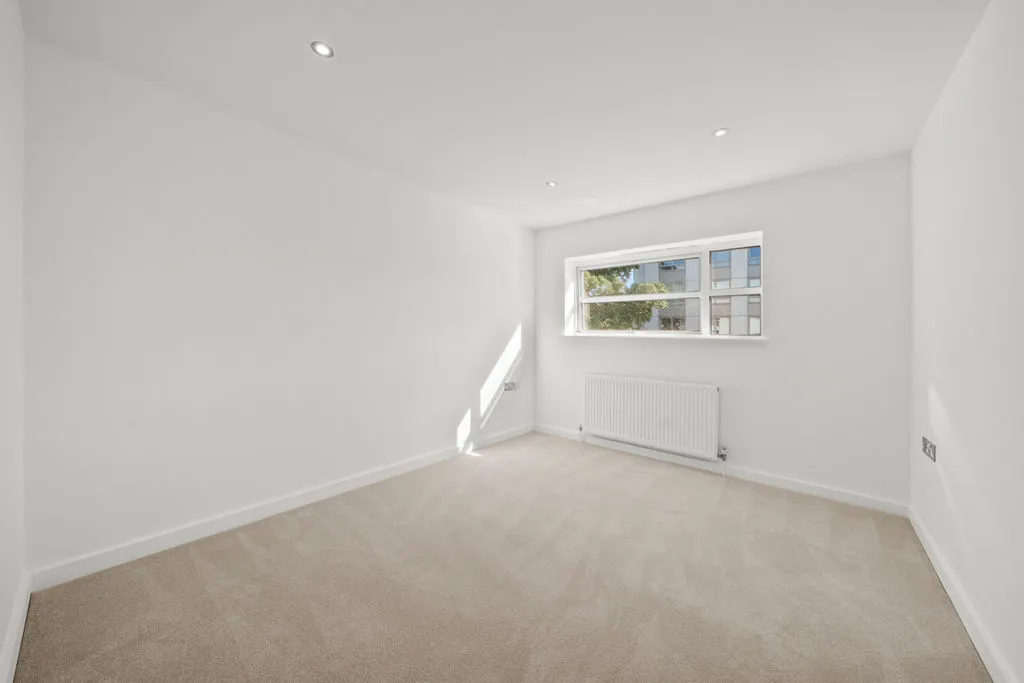 Bridge Street, Walton-On-Thames KT12 1AG, photo 7