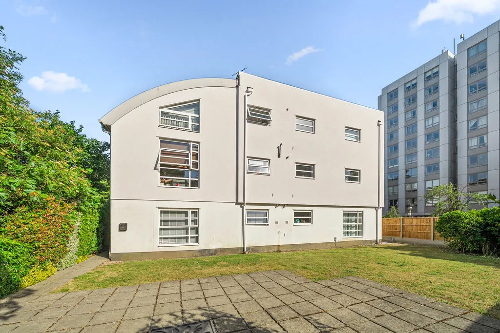 Bridge Street, Walton-On-Thames KT12 1AG, photo 12