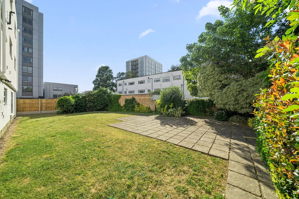 Bridge Street, Walton-On-Thames KT12 1AG, photo 11