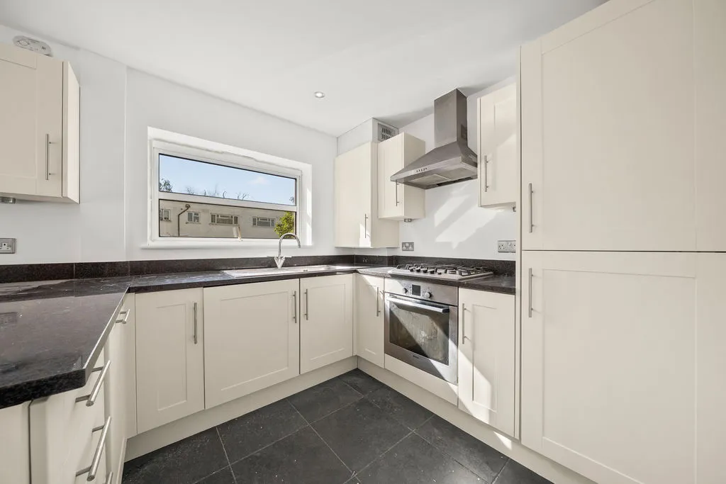Bridge Street, Walton-On-Thames KT12 1AG, photo 2