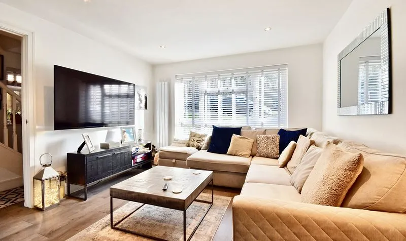 Dale View, Headley, KT18, photo 5
