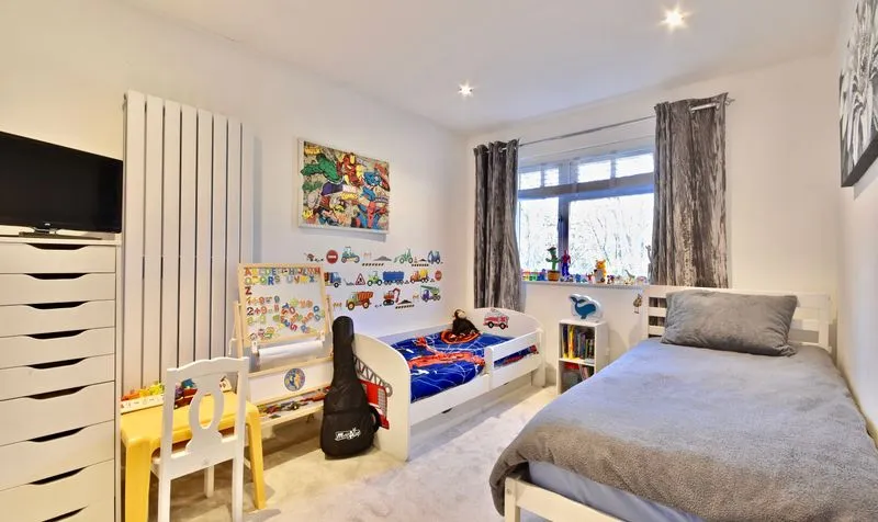Dale View, Headley, KT18, photo 10