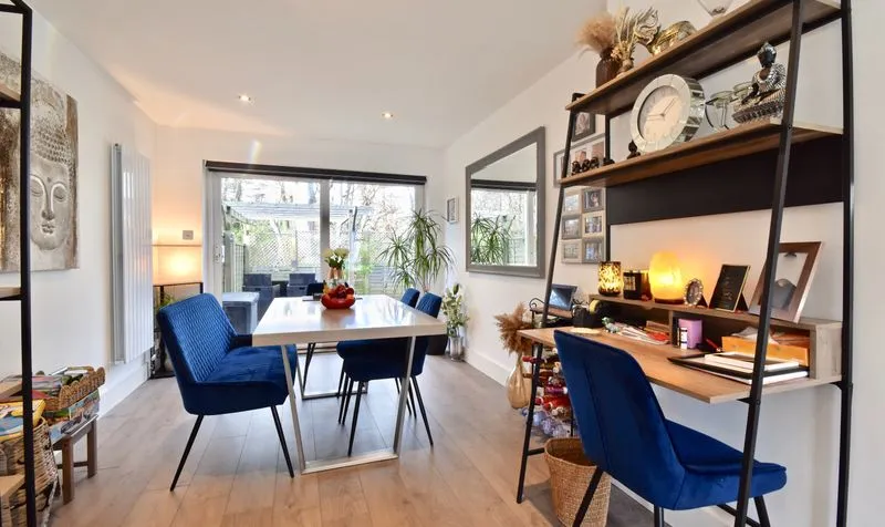Dale View, Headley, KT18, photo 12