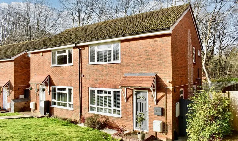 2 bed house for sale — Dale View, Headley, KT18