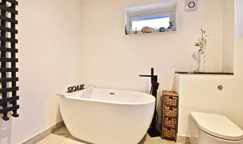 Dale View, Headley, KT18, photo 8