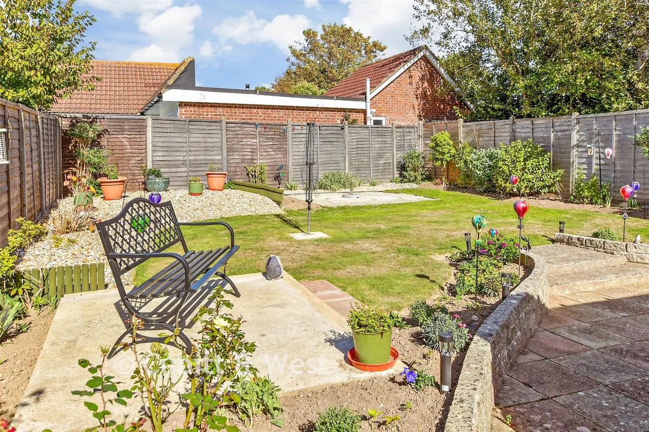 St. Thomas Drive, Bognor Regis, PO21, photo 2