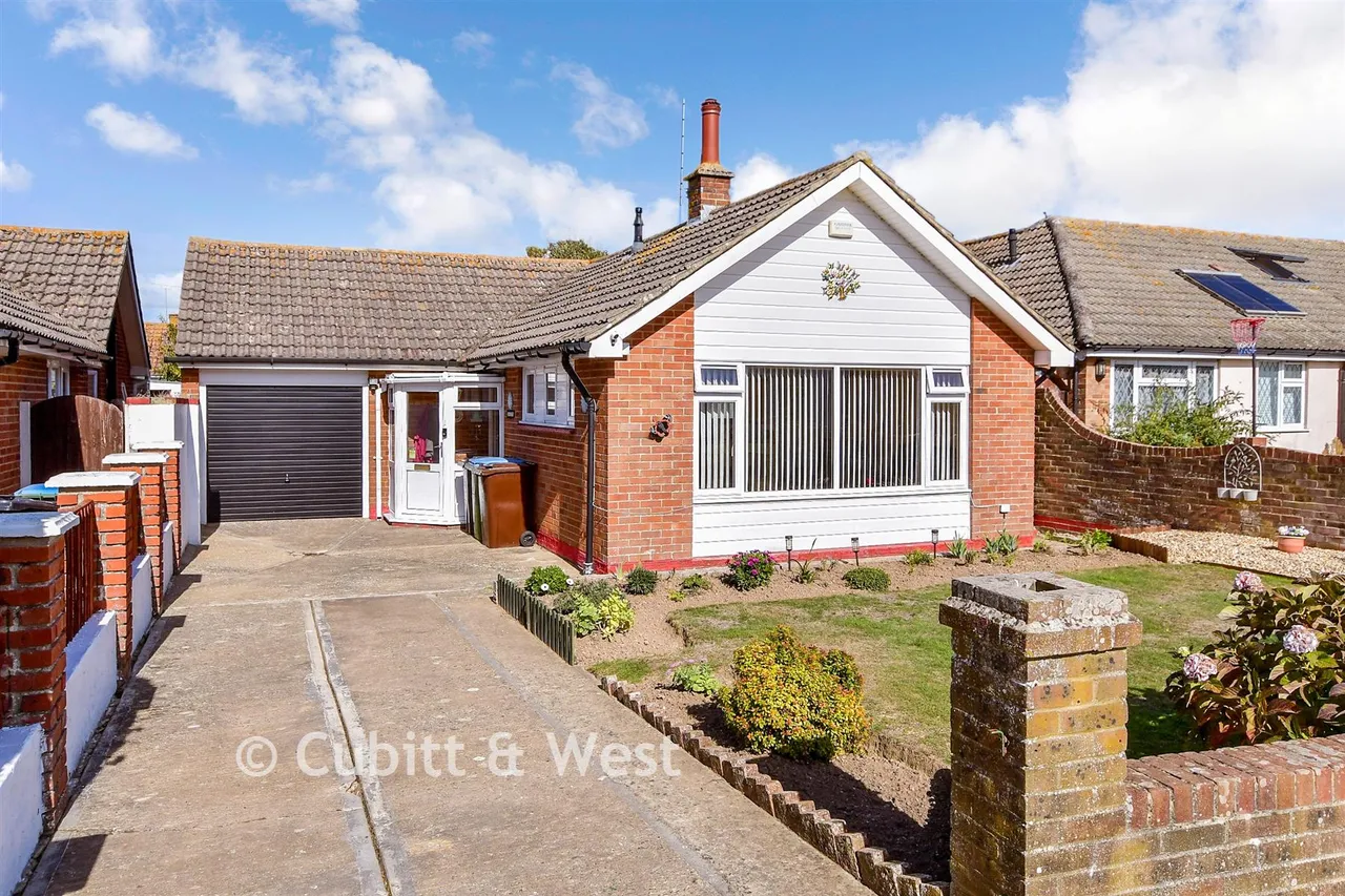 2 bed house for sale, St. Thomas Drive, Bognor Regis, PO21