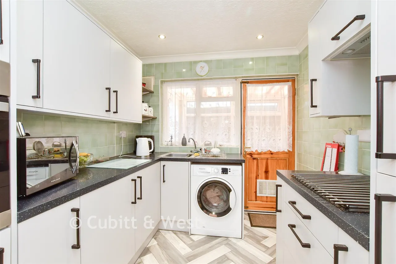 St. Thomas Drive, Bognor Regis, PO21, photo 7