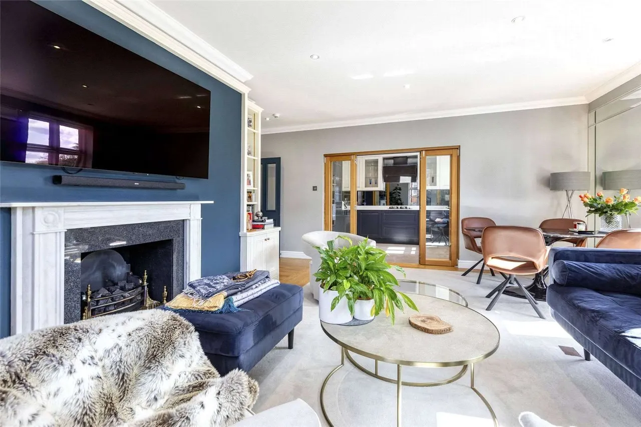 Holloway Drive, Virginia Water, GU25, photo 3