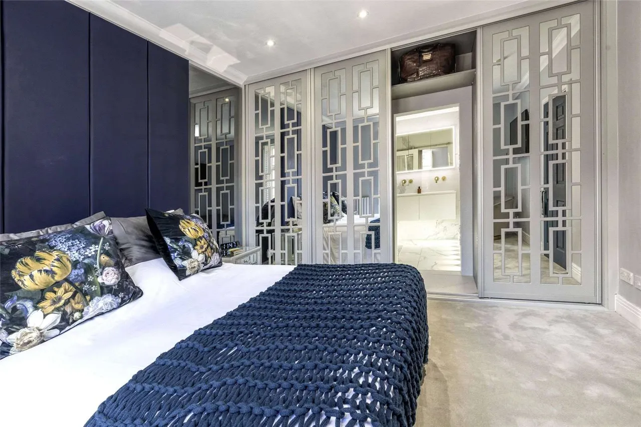 Holloway Drive, Virginia Water, GU25, photo 6