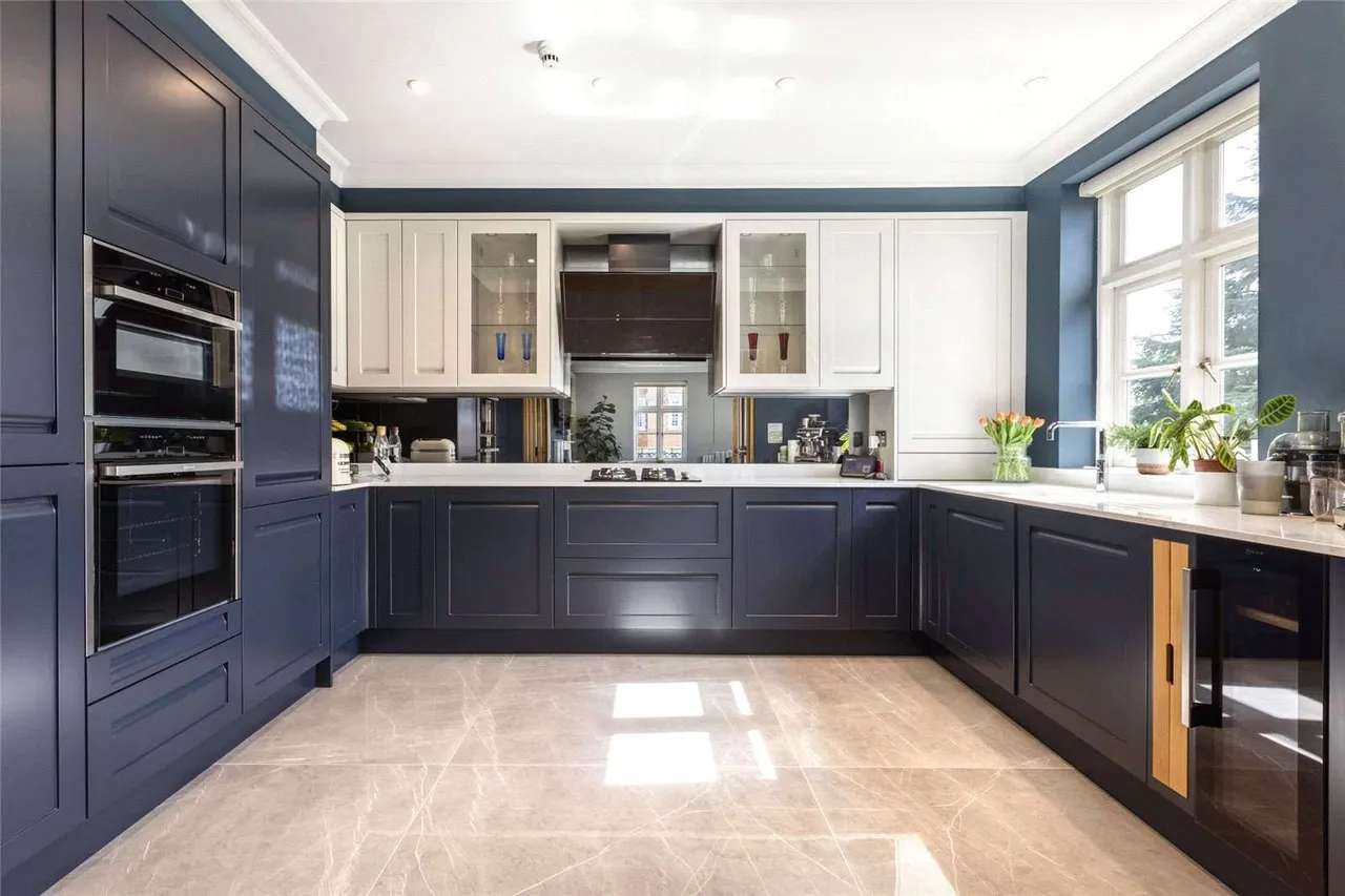 Holloway Drive, Virginia Water, GU25, photo 4