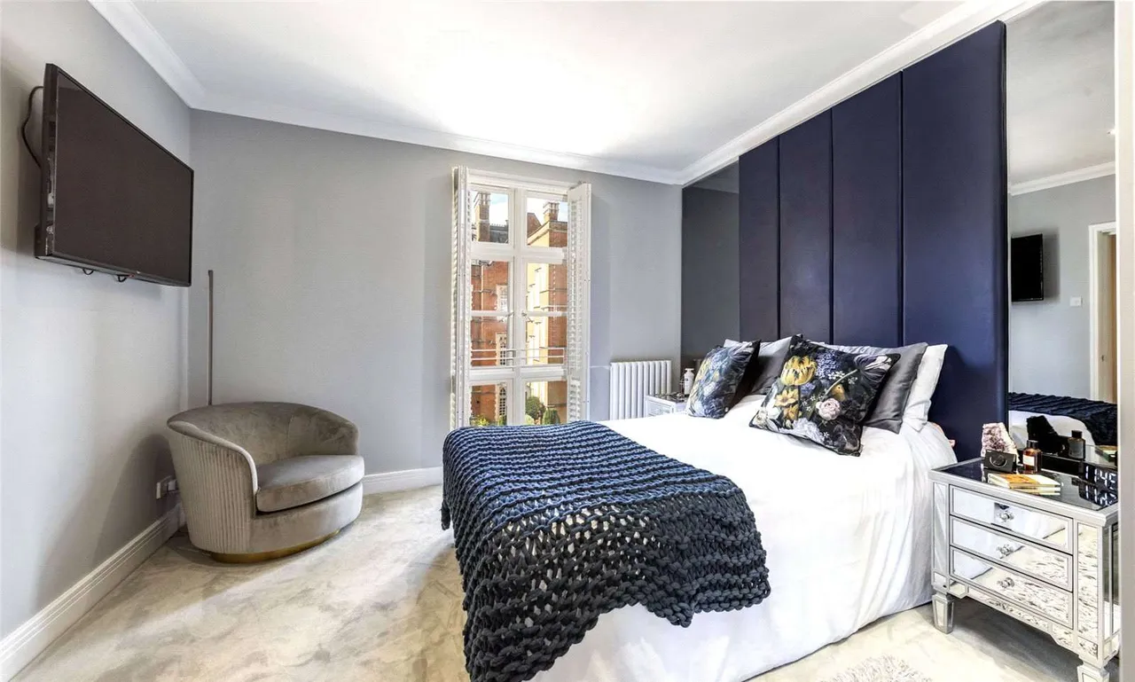 Holloway Drive, Virginia Water, GU25, photo 8