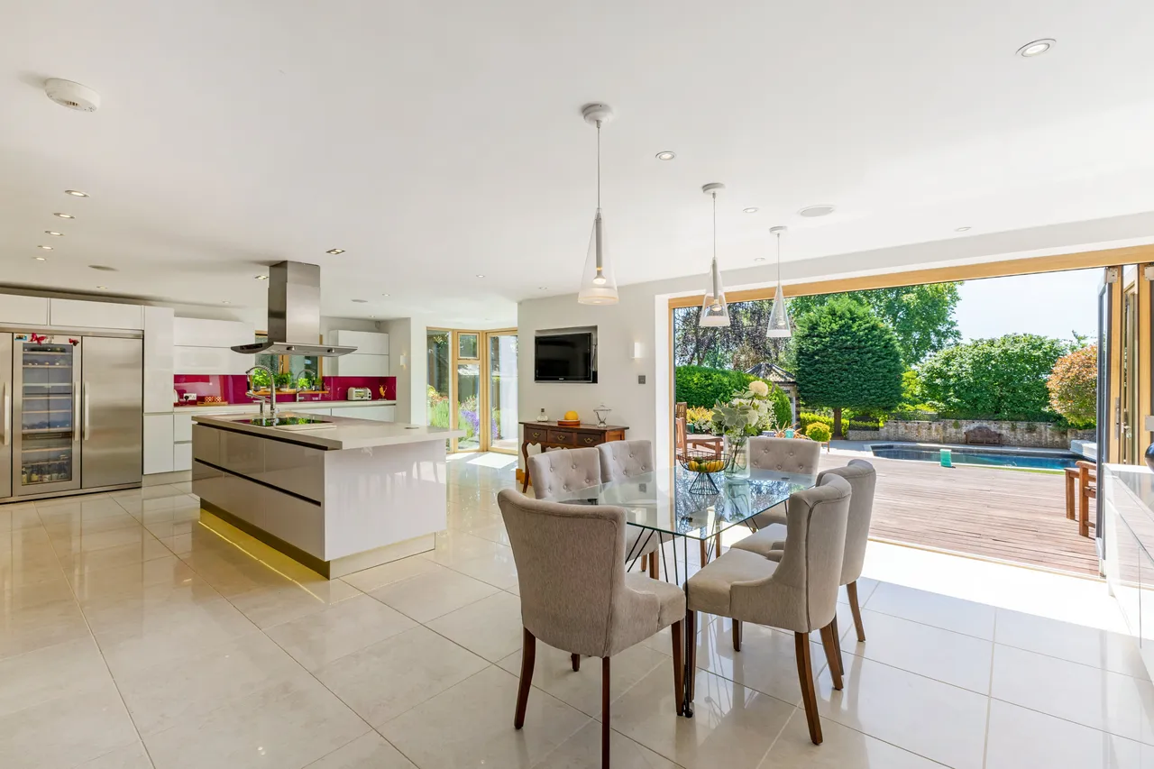 St. Anns Hill Road, Chertsey, KT16, photo 5