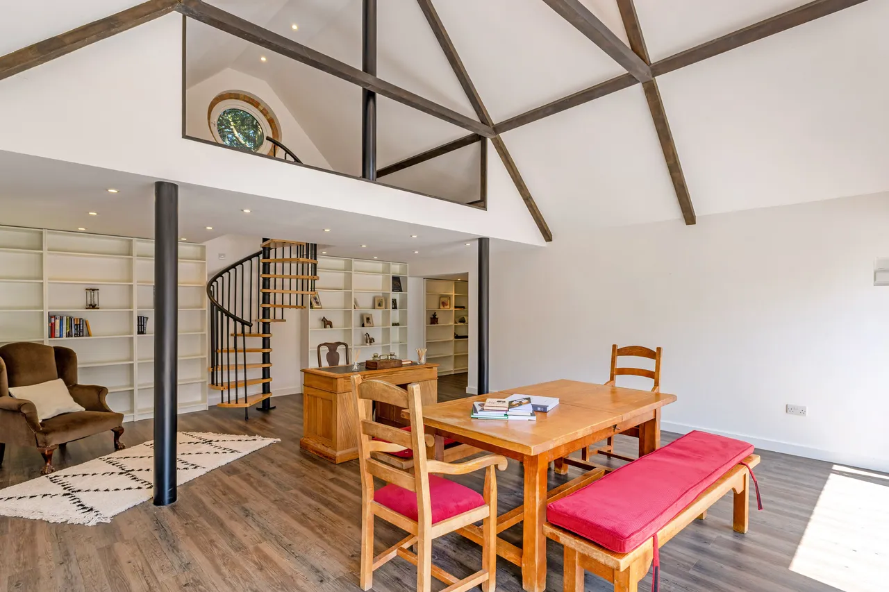 St. Anns Hill Road, Chertsey, KT16, photo 6