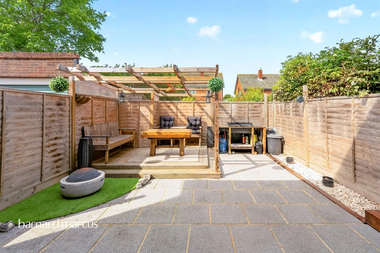 Andrew's Close, Epsom, KT17, photo 11