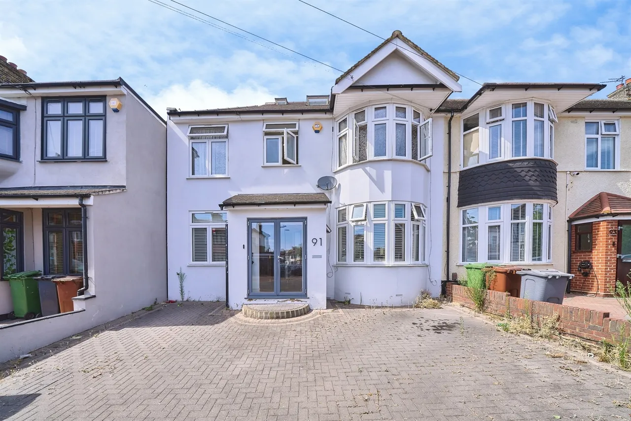 6 bed house for sale — Cavendish Gardens, Barking