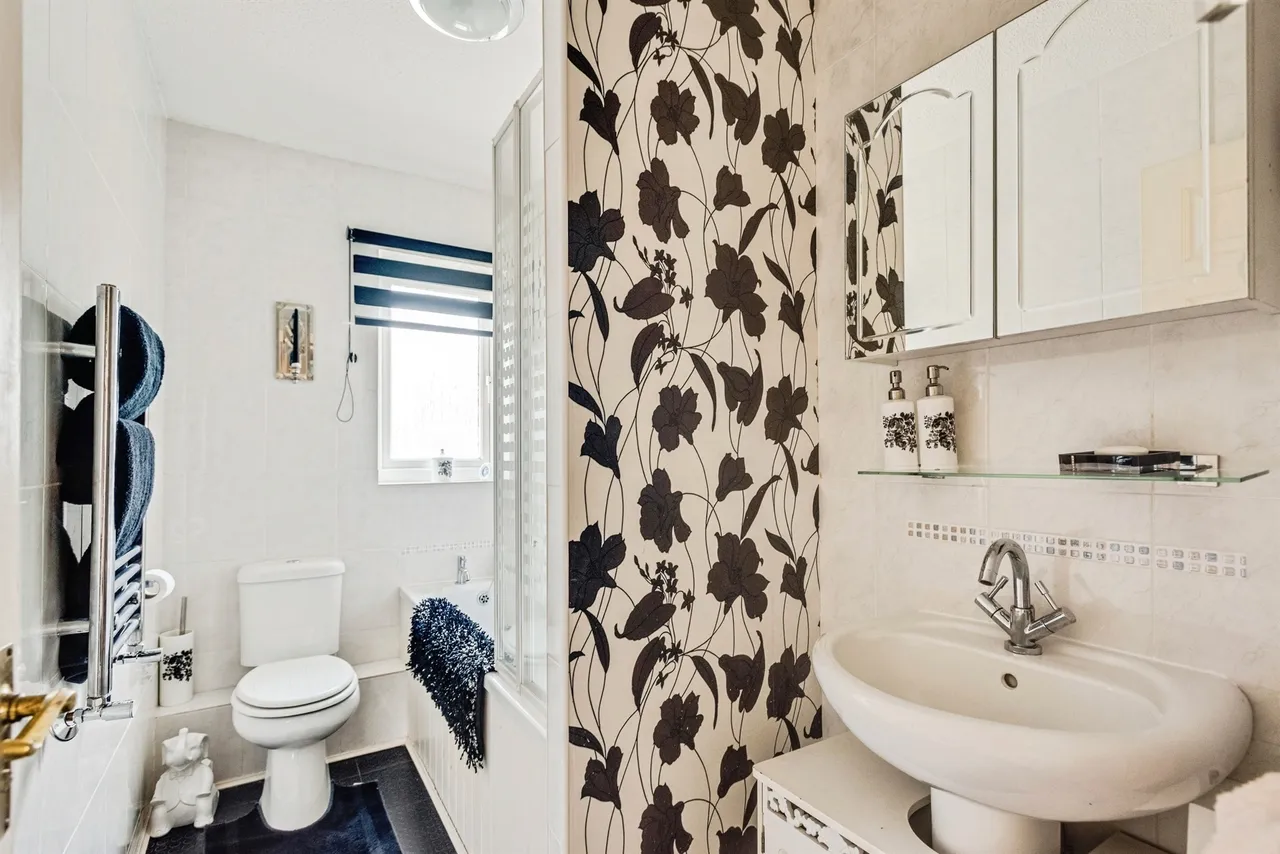 The Maples, Carterton, OX18, photo 10