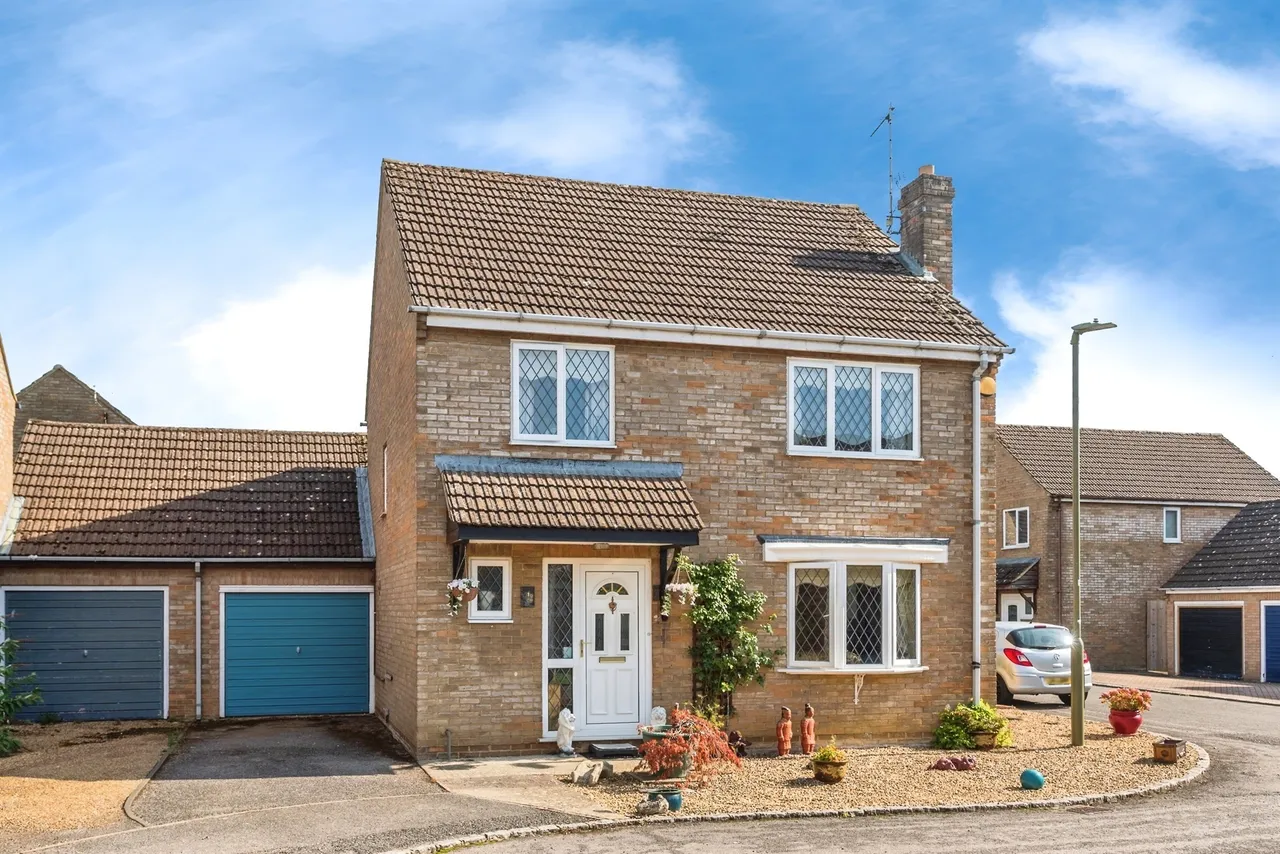 4 bed house for sale, The Maples, Carterton, OX18