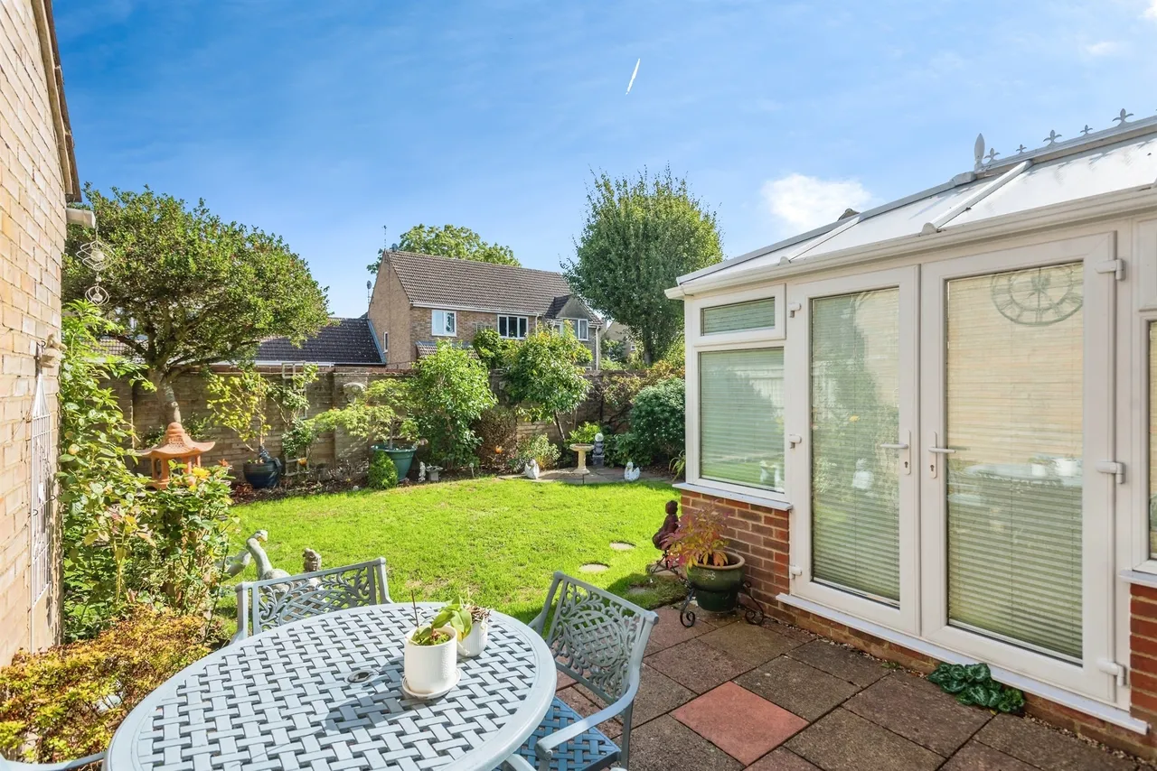 The Maples, Carterton, OX18, photo 12