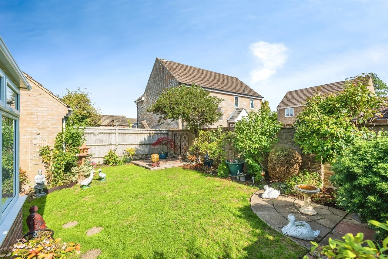 The Maples, Carterton, OX18, photo 11