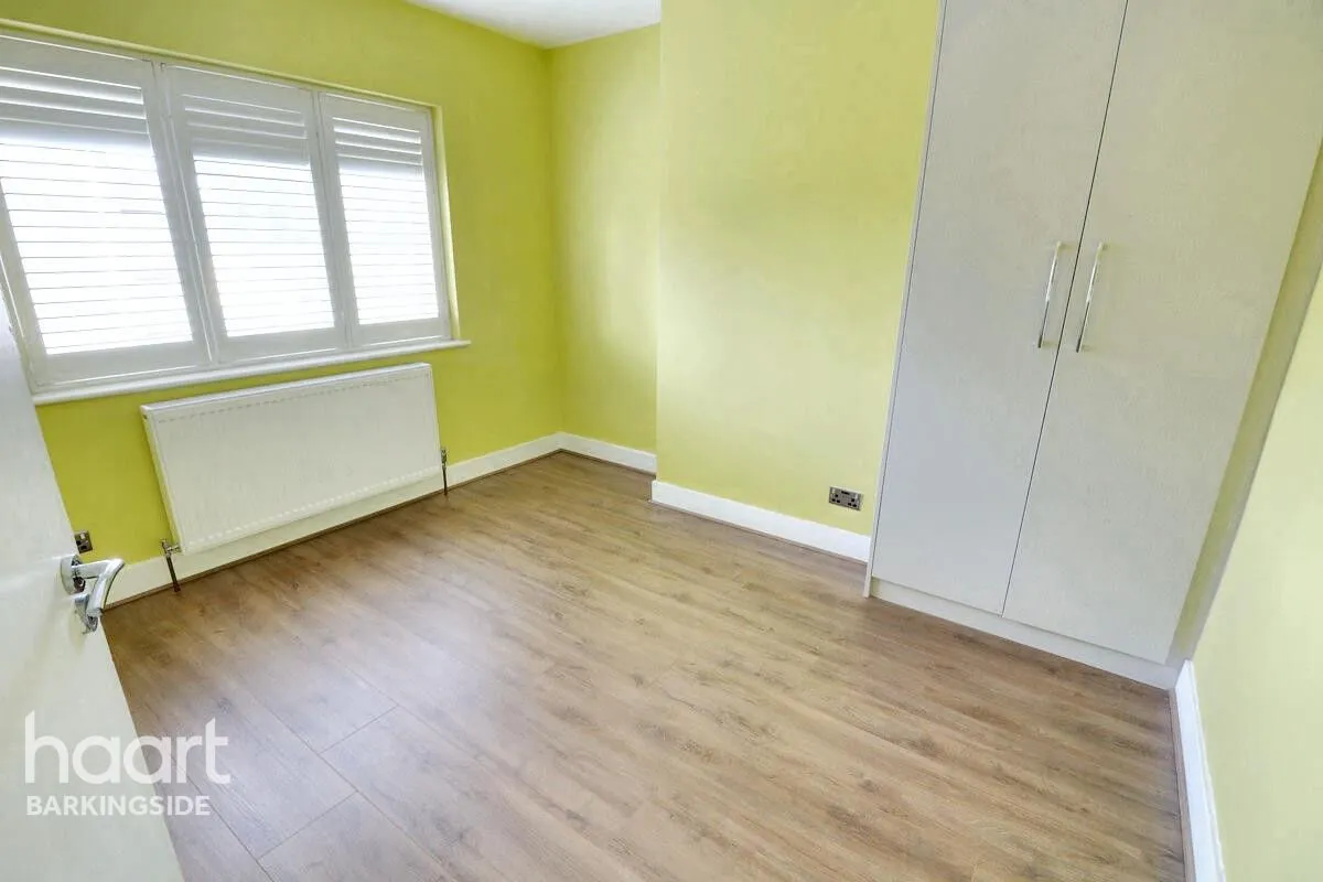 Fairlop Road, Barkingside, IG6, photo 13