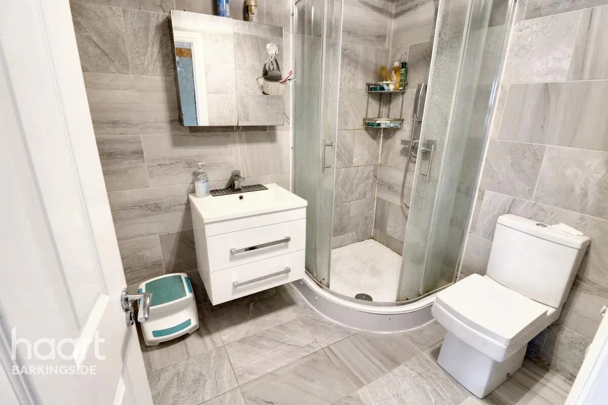 Fairlop Road, Barkingside, IG6, photo 9