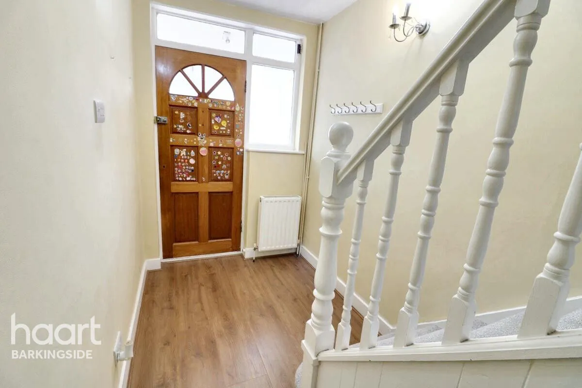 Fairlop Road, Barkingside, IG6, photo 2