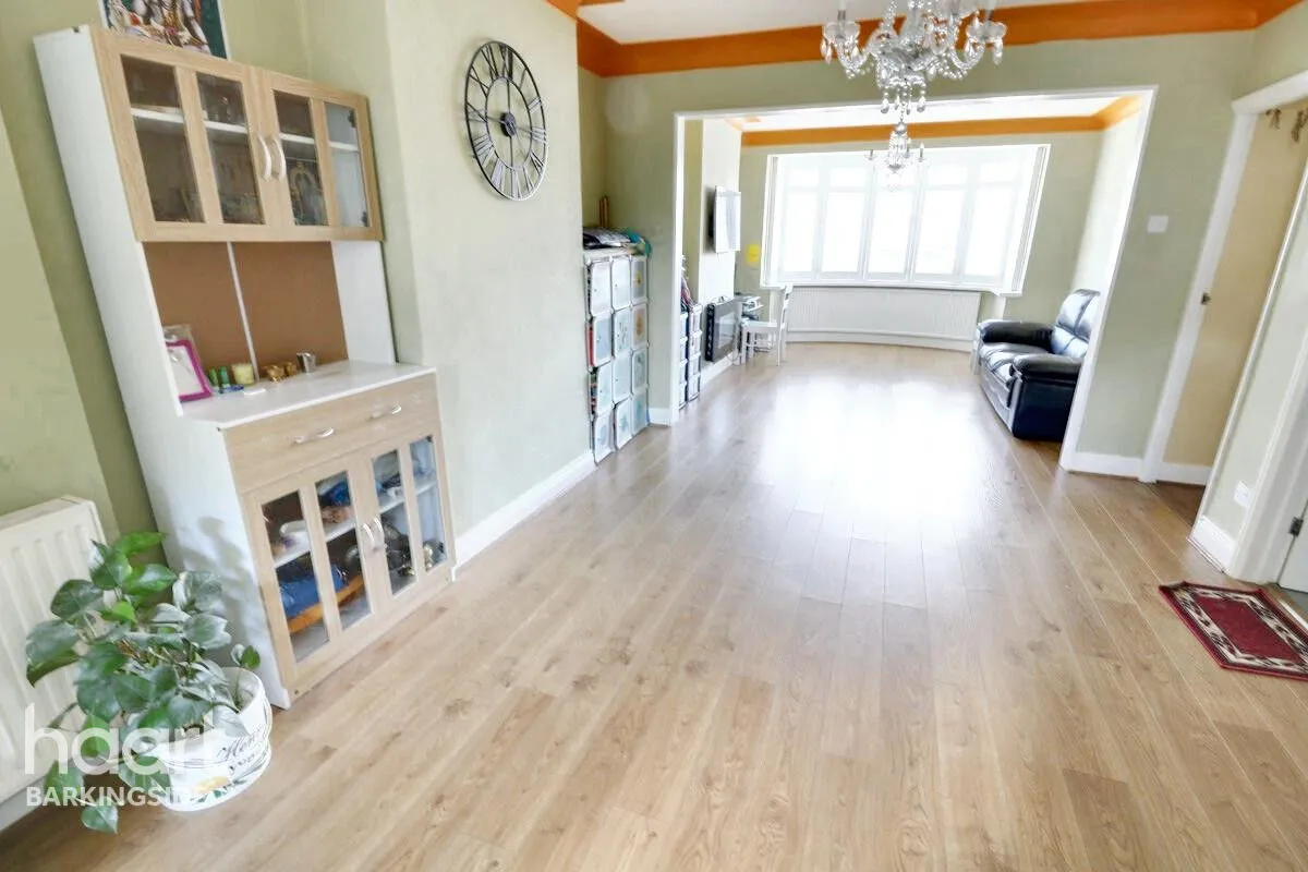 Fairlop Road, Barkingside, IG6, photo 3