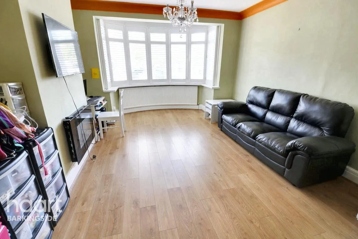 Fairlop Road, Barkingside, IG6, photo 4