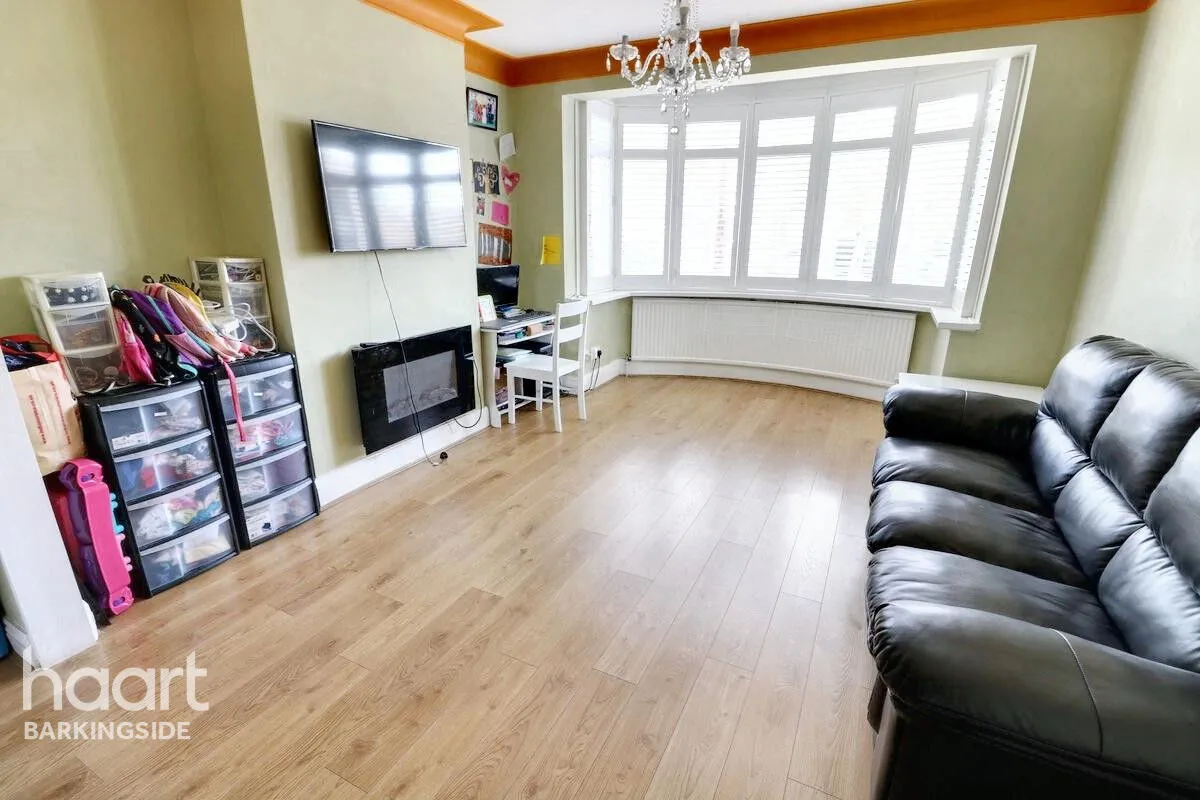 Fairlop Road, Barkingside, IG6, photo 5