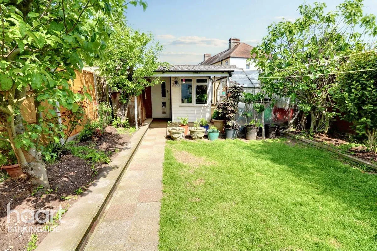 Fairlop Road, Barkingside, IG6, photo 16