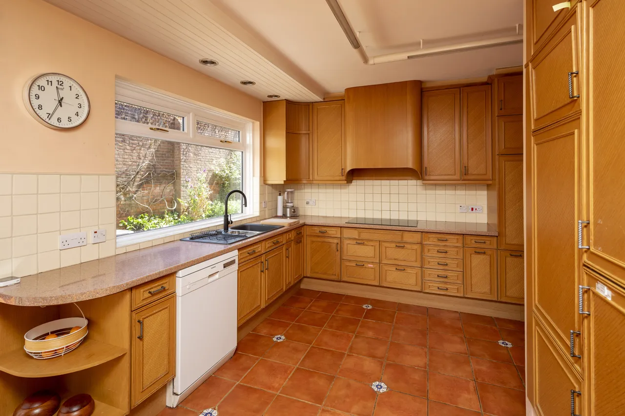 Coombe Hill Road, Kingston Upon Thame..., photo 5