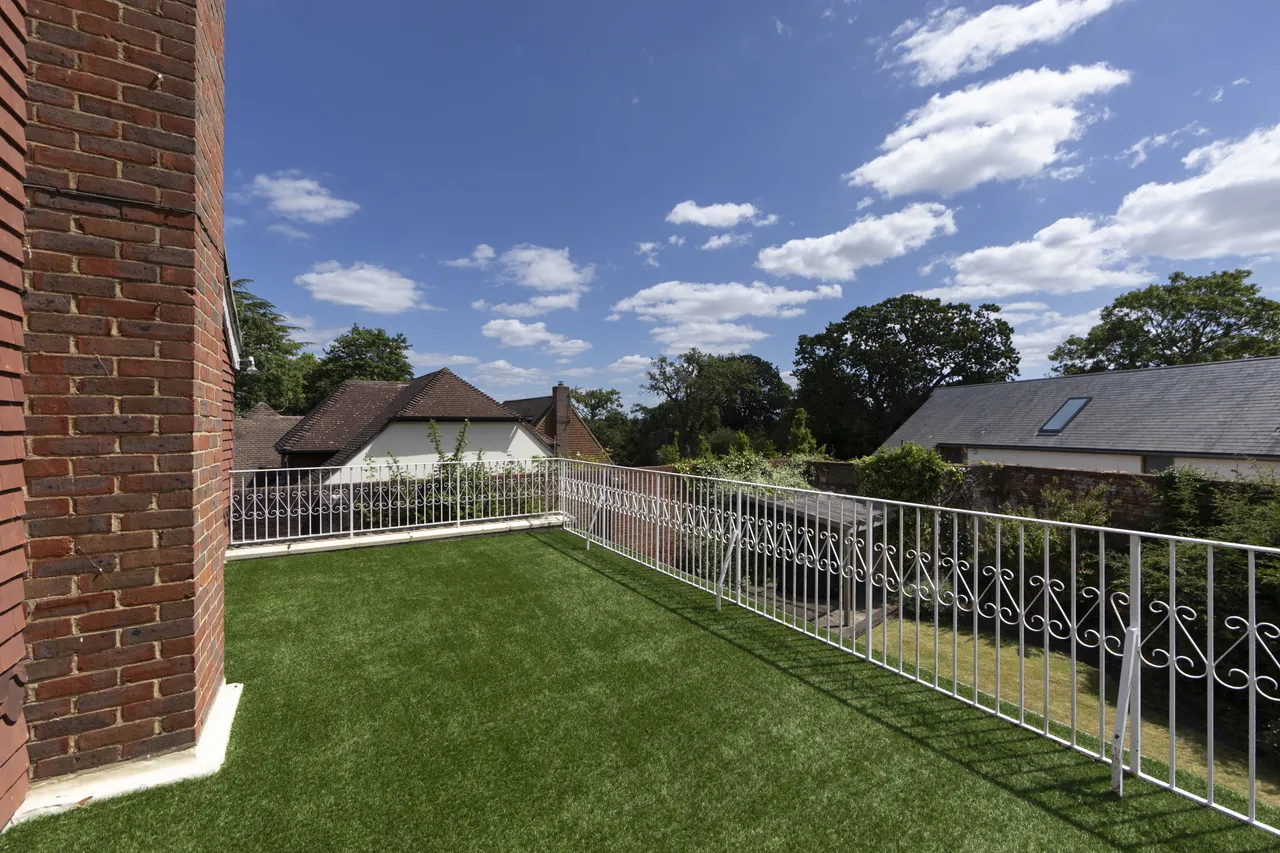 Coombe Hill Road, Kingston Upon Thame..., photo 9