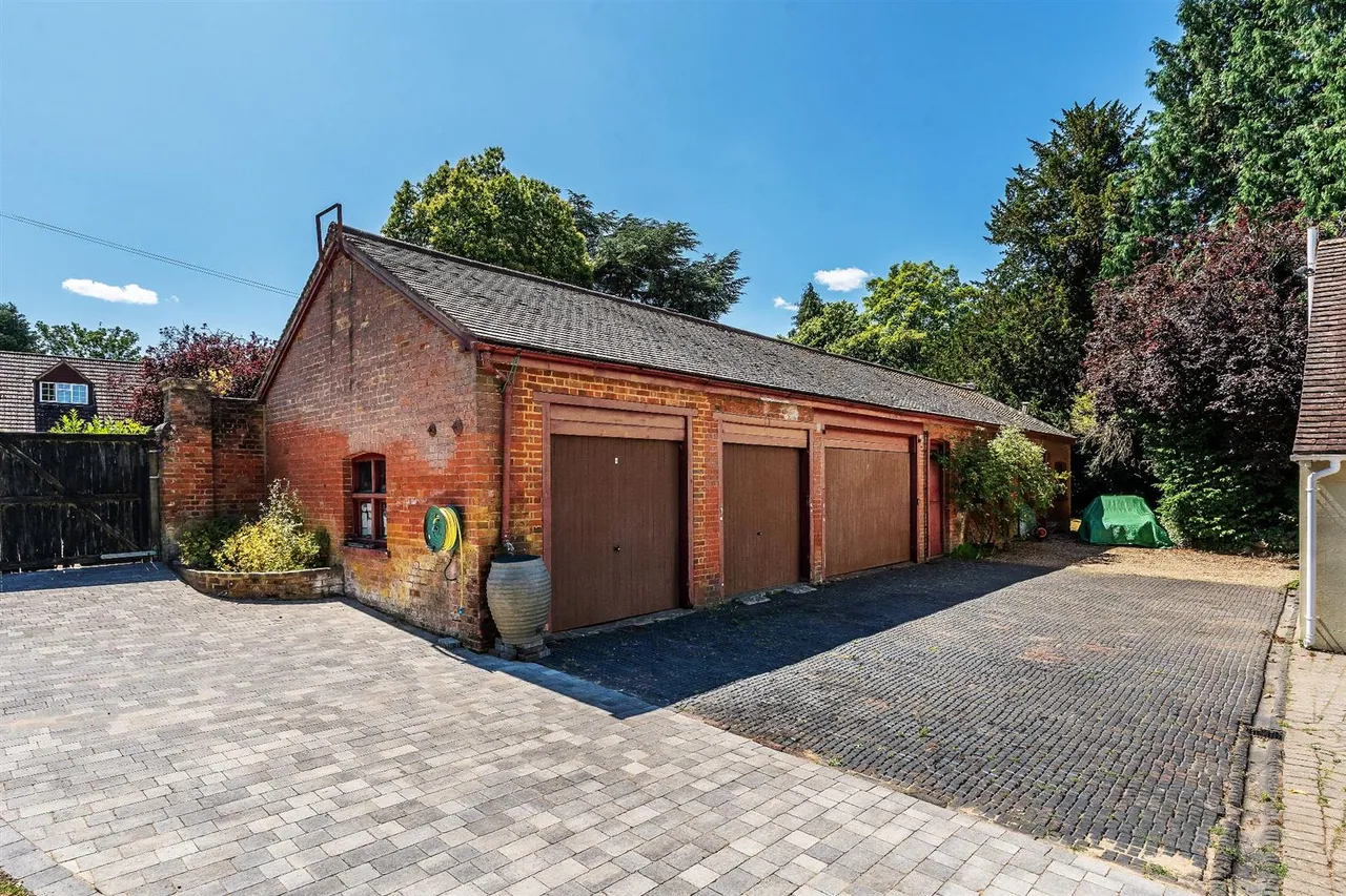 Eastwick Drive, Great Bookham, KT23, photo 9