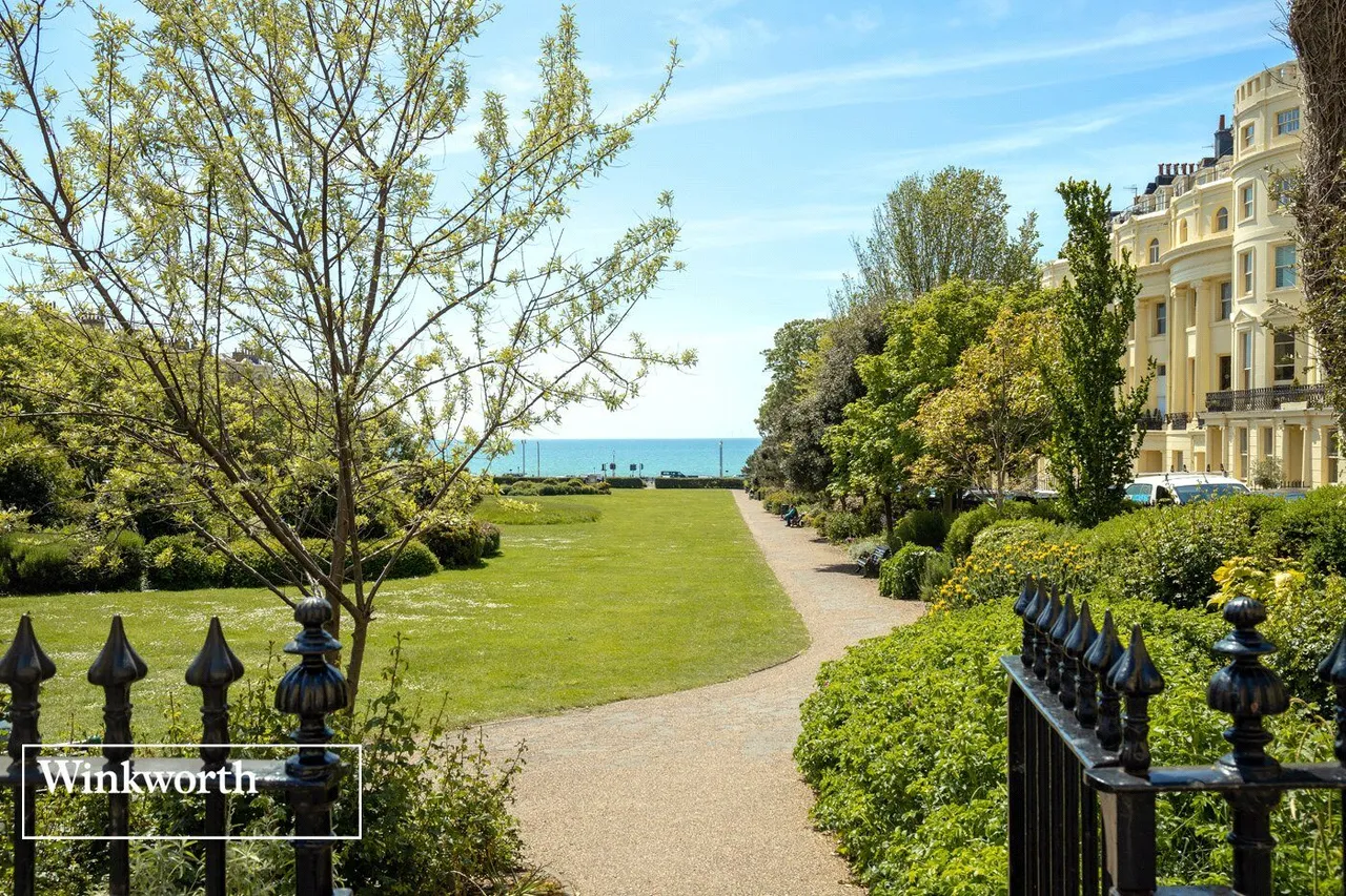 Brunswick Square, Hove, BN3, photo 3