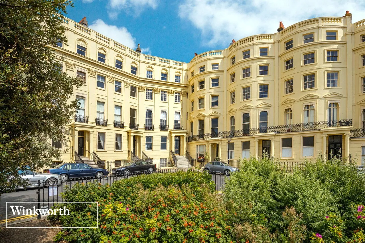 2 bed flat for sale, Brunswick Square, Hove, BN3