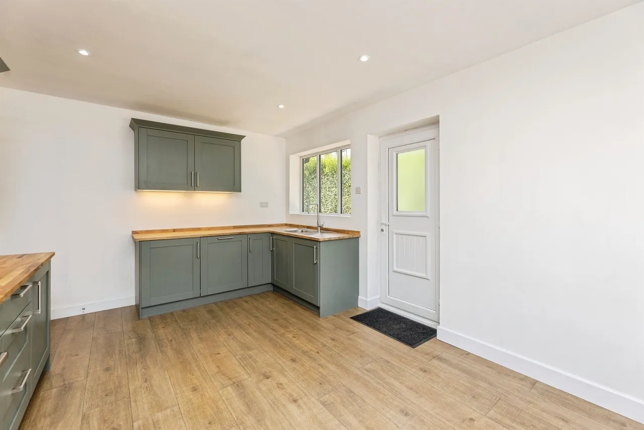 Chequerfield Avenue, Pontefract, photo 11