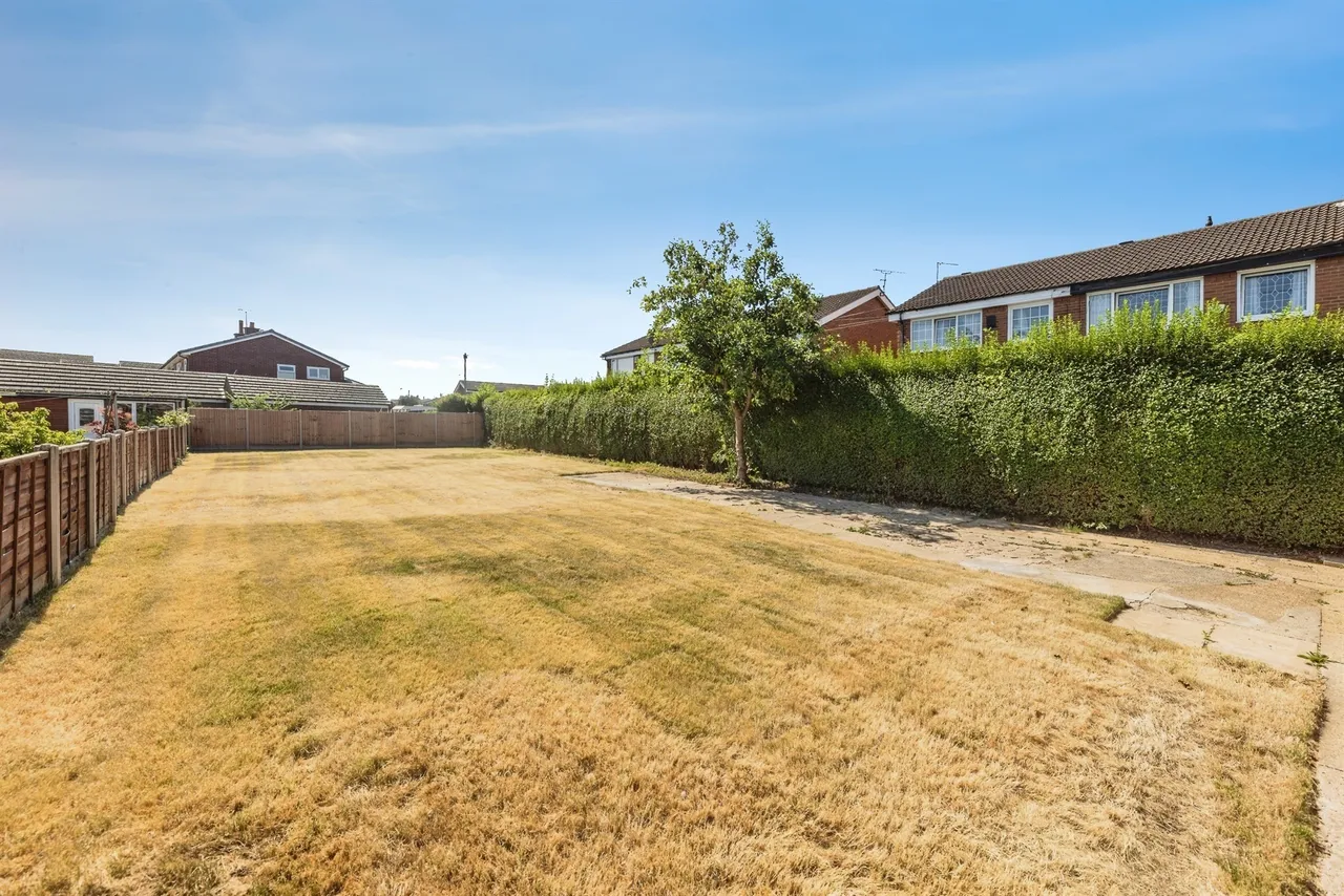 Chequerfield Avenue, Pontefract, photo 4
