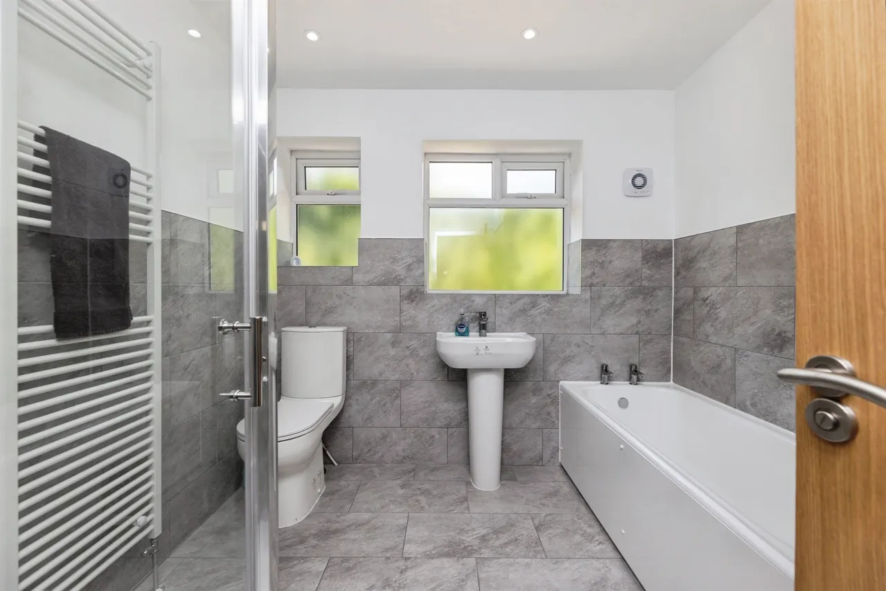 Chequerfield Avenue, Pontefract, photo 6