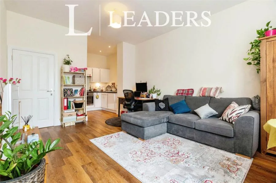 Sherwood Way, Epsom, KT19, photo 2