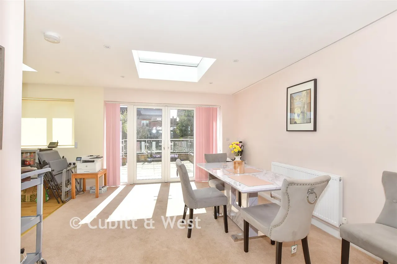 Livesay Crescent, Worthing, BN14, photo 12